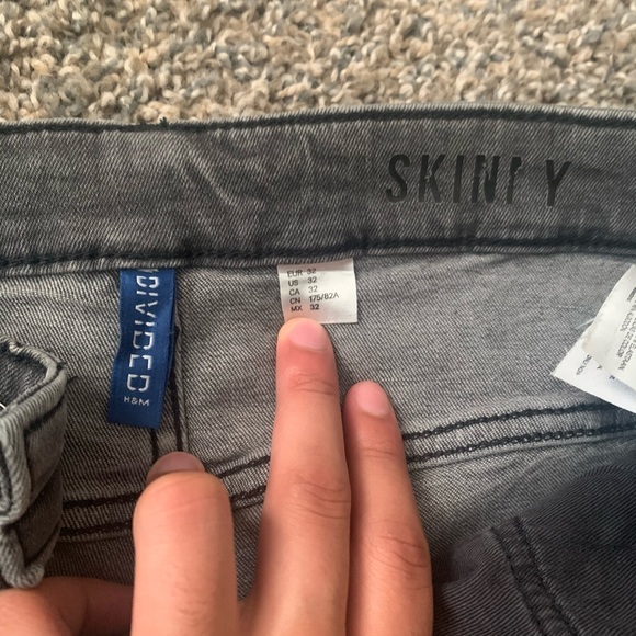 H&M Distressed Skinny Jeans - Picture 3 of 4